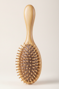 Brosse ovale en bois – photo produit